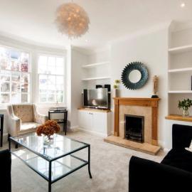 Modern Family Home in London Close to Amenities and Train, hotel di London