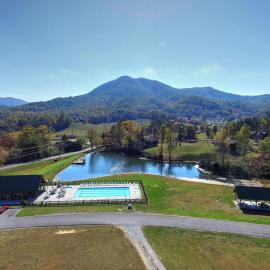 Wilderness Lodge, Hot Tub, Pool Table, Pool Access, WIFIeach paid day