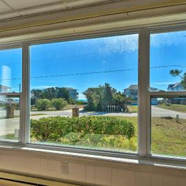 ‘1 Ocean Fun:' Emerald Isle Apt, Steps to Beaches!