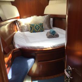 LUXURY YACHT STAY "White Dove" sleeps 6, hotel a Gibraltar