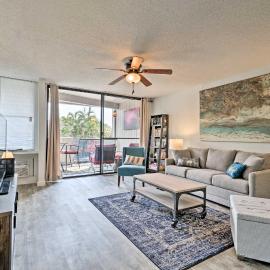 Kailua-Kona Condo w/ Lanai, Walk to Beach + Pier!