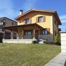Casa Rural Izarrak, hotel i Pedrosa