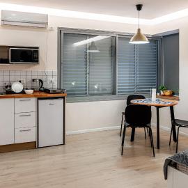 City center family relax apartment، فندق في نتانيا