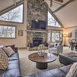Mountaintop Wintergreen Resort Home w/ Deck, Views