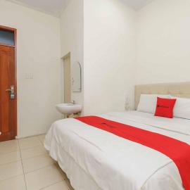 RedDoorz @ Haraito Tarutung, хотел в Tarutung
