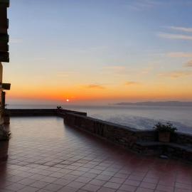 Breathtaking seaview villa in a serene scenery، فندق في Chavouna