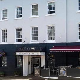 The Beaufort Hotel, hotelli kohteessa Chepstow