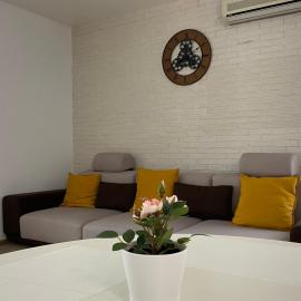 Sunny Deluxe Apartment Cosmopolis, hotel in Ştefăneştii de Jos