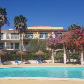 Schönes, ruhiges und geräumiges Apartment mit Poolanlage in der Nähe von Santa Maria, hotel v mestu Prainha