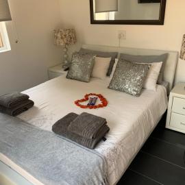 Lemon Tree Guest Cottage in Featherbrooke Estate, hotel in Krugersdorp