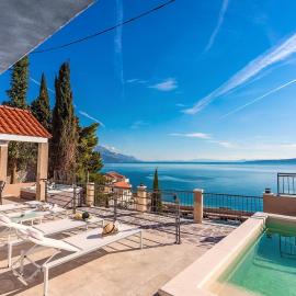 Villa Perla Blu with 4 bedrooms, heated pool, jacuzzi, 50m from beach, hotel em Pisak