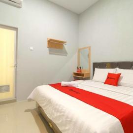 RedDoorz @ Helvetia Medan 2, hotel a Pulauberayan