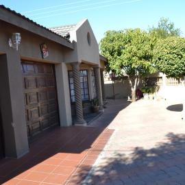 Triple Palms Bed and Breakfast