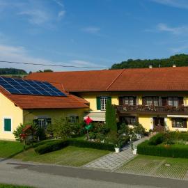Gästehaus Strini, hotel in Jennersdorf