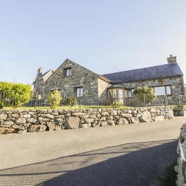 Awel Y Llan, hotel a Llanfair