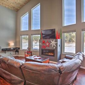 'Hakuna Matata Cabin' - 11 Mi to Mt Rushmore!, hotel a Hill City