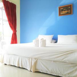 Andaman Place, hotell i Thalang