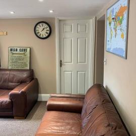 a COSY CLEAN GROUND FLOOR FLAT CLOSE TO TOWN CENTRE