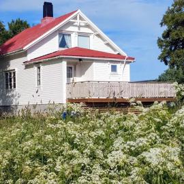 Melbu में, होटल Borghildstua Feriehus Romslig feriehus med panoramautsikt mot havet og Lofotfjellene