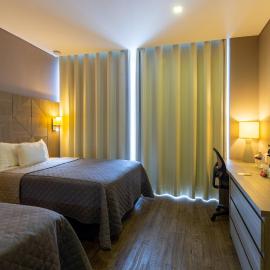 Hotel Glow Point - Mulza, khách sạn ở León