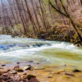 A Waterfall Retreat- Waterfall, Cozy Cabin Retreat in the Smokies Comfort & Fun for All