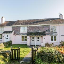 2 Rose Cottages, hotel in Looe