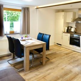 Ferienwohnung #4 mit Terrasse in zentraler dennoch ruhiger Lage - Stadtbus vor der Tür!