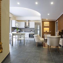 Elga's Apartment - Your charming stay on Lake Orta โรงแรมในเปตเตนาสโก