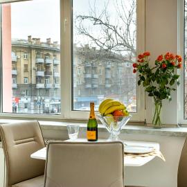Bright apartment city view, hotel u gradu Nikolajev