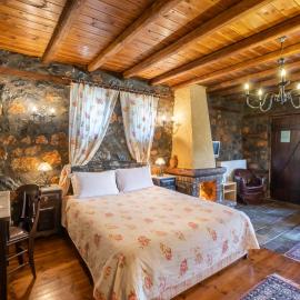 ROUGA Mountain Boutique Suites & Spa, хотел в Палеос Агиос Атанасиос