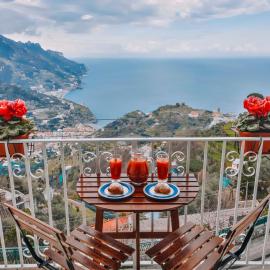 CASA CHIARINA breathtaking sea view، فندق في رافيلو