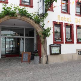 Viesnīca Hotel-Restaurant Pfälzer Hof pilsētā Edenkobene