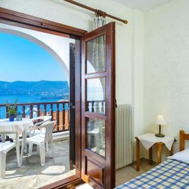 Kritikos Apartments, Hotel in Pyrgadikia