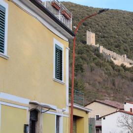 A due passi dal castello، فندق في San Pio delle Camere