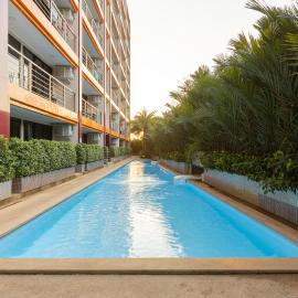 NaiHarn Pearl condo by Holy Cow, 1-BR, courtyard view, hotel in Nai Harn Beach