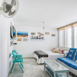 Simplistic Holiday Home in Cadiz near the Beach, hotel in Cádiz