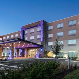 Holiday Inn Express & Suites Wilmington West - Medical Park by IHG, hótel í Wilmington