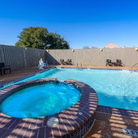 Holiday Inn Express Hotel and Suites Bastrop by IHG、バストロップのホテル