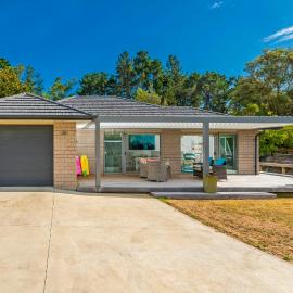 Rose's Beach Pad - Matarangi Holiday Home