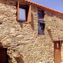 REFÚGIO DO RAPOSO/CASA DENEB (CC), hotel in Montes da Senhora