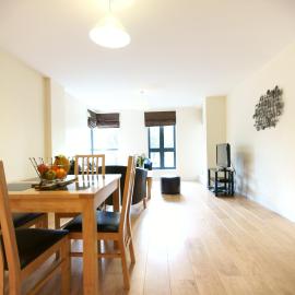 Lodge Drive Serviced Apartments: Enfield şehrinde bir otel