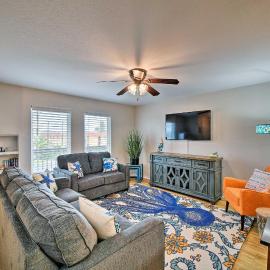 Corpus Christi Condo w/ Pool Access, Walk to Beach, hotel in Corpus Christi