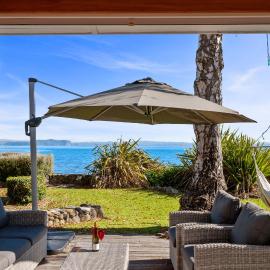 North Cole Cottage - Hatepe Lake Front Home, hotel in Waitahanui