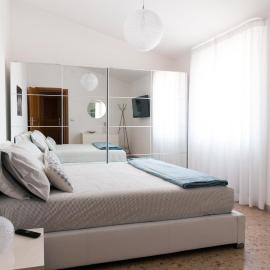 Fly by Suites Pescara, מלון בפסקרה