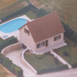 Maison de vacances pour 6 personnes avec piscine, hotel em Lainsecq