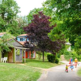Camping Le Hameau du Petit Lay, hotell i Mouchamps