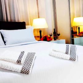Uptown holiday app & Pool daily rental contactless Check In & Check Out, hotel v destinaci Famagusta