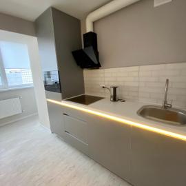 Свіжа та стильна квартира!, hotel sa Cherkasy