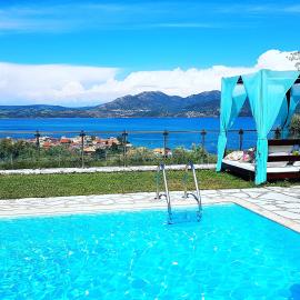 Luxury Villa Athina, hotel a Nikiana