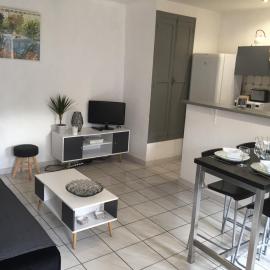 T2 avec TERRASSE, CLIM , box fibre, hotell i Vedène